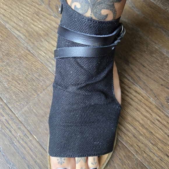 Blowfish black sandles - Picture 5 of 6